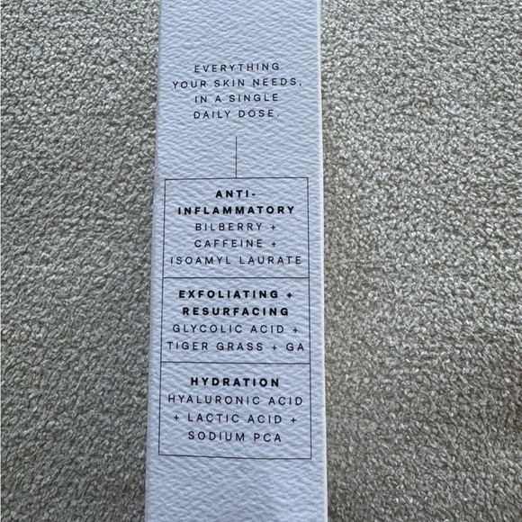 The Nue Co Vitamin C + AHA + HA Serum NWT - Picture 3 of 5